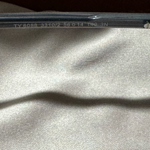 Tory Burch sunglasses - Picture 5 of 8